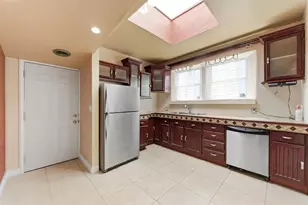 9517 S Escanaba Ave, Chicago, IL 60617 - Photo 15