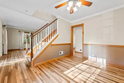 107 N Elmhurst Avenue, Mount Prospect, IL 60056 - Photo 3