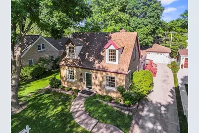 107 N Elmhurst Avenue, Mount Prospect, IL 60056 - Photo 1