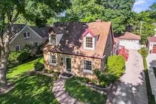 107 N Elmhurst Ave, Mount Prospect, IL 60056 - Photo 1