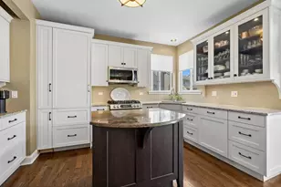 3102 Merrywell Ct, Carpentersville, IL 60110 - Photo 9