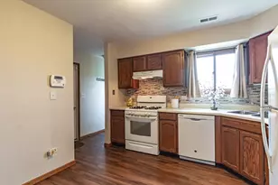 17490 W Chestnut Ln, Gurnee, IL 60031 - Photo 7