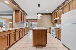102 Hitching Post Ln, Grayslake, IL 60030 - Photo 5