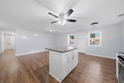 2501 W Bryn Mawr Avenue #102, Chicago, IL 60659 - Photo 9