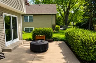 2056 Garth Ct, Naperville, IL 60565 - Photo 11