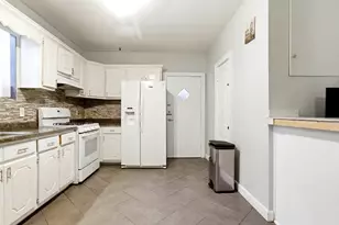 2936 N Kenneth Ave, Chicago, IL 60641 - Photo 7