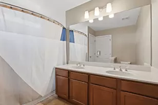 704 Amherst Dr, Sycamore, IL 60178 - Photo 17