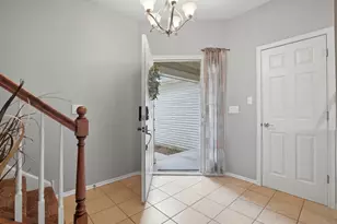 704 Amherst Dr, Sycamore, IL 60178 - Photo 5