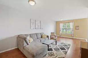 704 Amherst Dr, Sycamore, IL 60178 - Photo 7