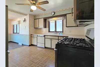 1609 N Hickory Street, Crest Hill, IL 60403 - Photo 3