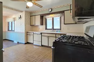 1609 N Hickory St, Crest Hill, IL 60403 - Photo 3