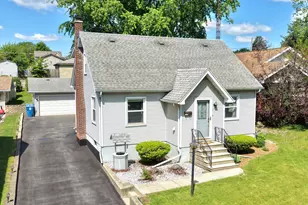 1609 N Hickory St, Crest Hill, IL 60403 - Photo 1