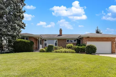 125 N Oak Leaf Drive, Addison, IL 60101 - Photo 1