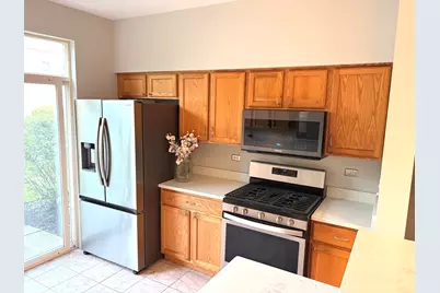 2912 Falling Waters Lane, Lindenhurst, IL 60046 - Photo 5