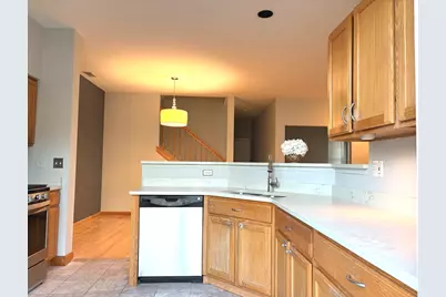 2912 Falling Waters Lane, Lindenhurst, IL 60046 - Photo 7
