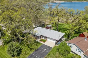 1806 Hazelwood Dr, Lindenhurst, IL 60046 - Photo 21