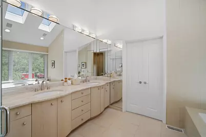 124 Ravinoaks Lane, Highland Park, IL 60035 - Photo 17