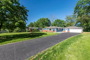 37155 N Shirley Dr, Gurnee, IL 60031 - Photo 3