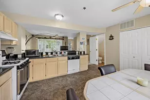 313 Candlelight Ct, Bolingbrook, IL 60440 - Photo 9
