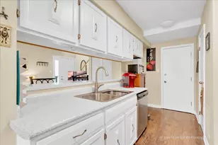 8325 Portsmouth Dr, Darien, IL 60561 - Photo 7