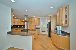 5936 N Melvina Ave, Chicago, IL 60646 - Photo 3