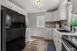 1606 Clark St, Dekalb, IL 60115 - Photo 7