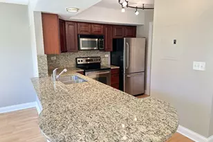11 Foxcroft Rd, Naperville, IL 60565 - Photo 3
