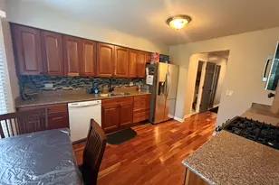 414 Spring Ct W, Carpentersville, IL 60110 - Photo 5
