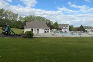414 Spring Ct W, Carpentersville, IL 60110 - Photo 3