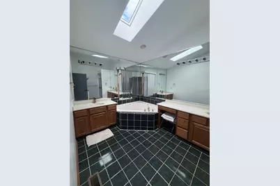 414 Spring Court W, Carpentersville, IL 60110 - Photo 13