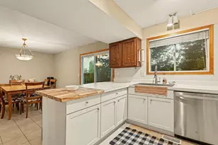 309 Thistle Dr, Bolingbrook, IL 60490 - Photo 7