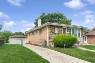 14640 Memorial Dr, Dolton, IL 60419 - Photo 1