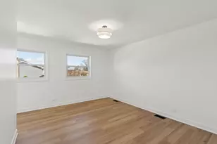 8135 W Rascher Ave, Chicago, IL 60656 - Photo 15