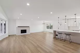 8135 W Rascher Ave, Chicago, IL 60656 - Photo 3
