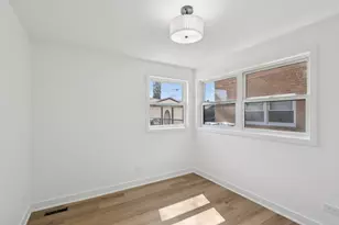 8135 W Rascher Ave, Chicago, IL 60656 - Photo 33