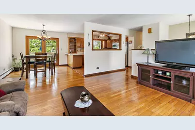 602 Delaware Drive, Lake in the Hills, IL 60156 - Photo 5