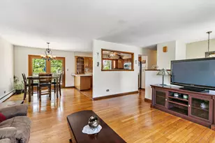 602 Delaware Dr, Lake in the Hills, IL 60156 - Photo 5