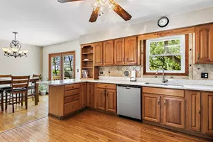 602 Delaware Dr, Lake in the Hills, IL 60156 - Photo 9