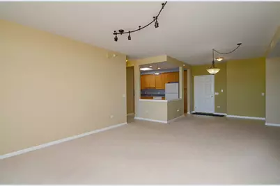6801 N Milwaukee Avenue #707, Niles, IL 60714 - Photo 11