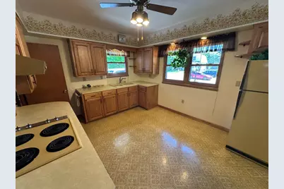 820 11th Street, Dewitt, IA 52472 - Photo 9