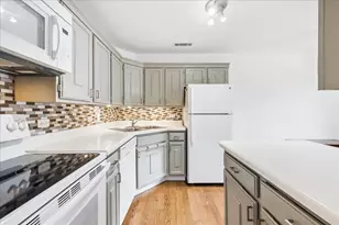 197 Uteg St, Crystal Lake, IL 60014 - Photo 5