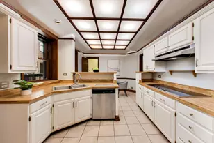 674 W Irving Park Rd, Chicago, IL 60613 - Photo 11