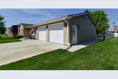 907 Illini Avenue, Pontiac, IL 61764 - Photo 5