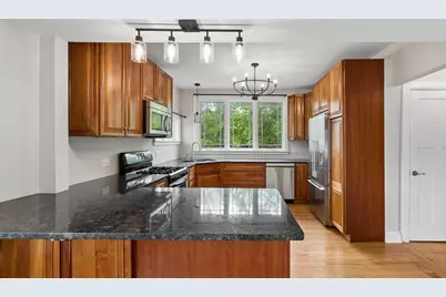634 E 5th Avenue, Naperville, IL 60563 - Photo 3