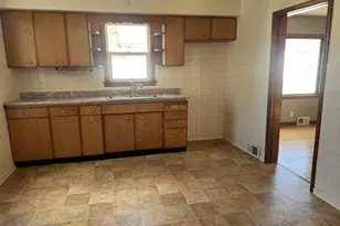 625 10th St, Peru, IL 61354 - Photo 7