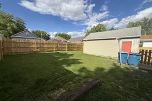 625 10th St, Peru, IL 61354 - Photo 15