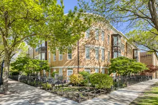2477 W Montrose Ave, Chicago, IL 60618 - Photo 1