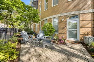 2477 W Montrose Ave, Chicago, IL 60618 - Photo 5