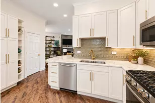 2477 W Montrose Ave, Chicago, IL 60618 - Photo 13