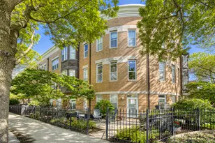 2477 W Montrose Ave, Chicago, IL 60618 - Photo 3